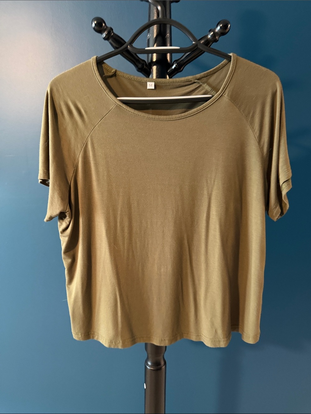 Athletic Cropped Shirt - Open Slit Back